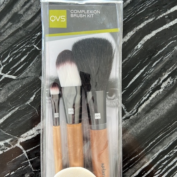 4pcs  Complexion Brush Kit - Picture 3 of 5